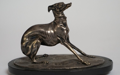 Pierre-Jules MÈNE (1810-1879) Levrette. Bronze à patine argentée, Socle de marbre granit noir, ovale. 11...