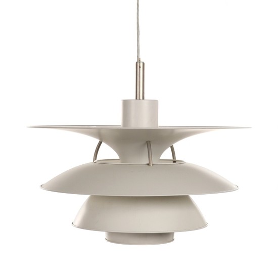Poul Henningsen: “Charlottenborg”. PH 6½-6 pendant with white-painted metal shades. Manufactured by Louis Poulsen. H. 50. Diam. 65 cm.
