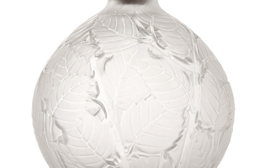 RENÉ LALIQUE (1860-1945) Vase "Milan" en verre translucide...