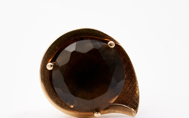 RING, 14k gold, faceted smoke quartz, second half of the 20th century.