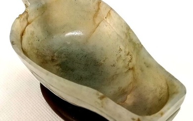 Rare pourer - Celadon jade - China - Ming Dynasty (1368-1644)