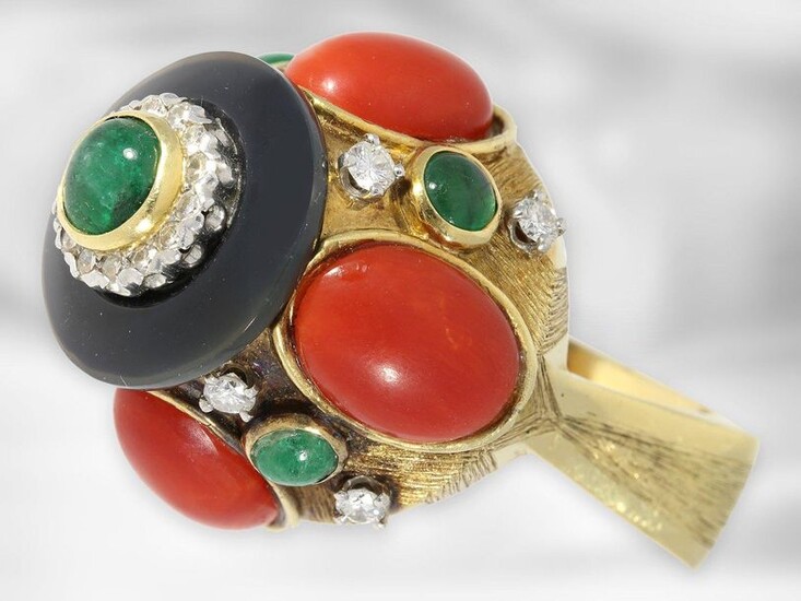 Ring: extravagant vintage goldsmith ring with emerald and coral cabochons and diamonds, 18K yellow gold, probably around 1950