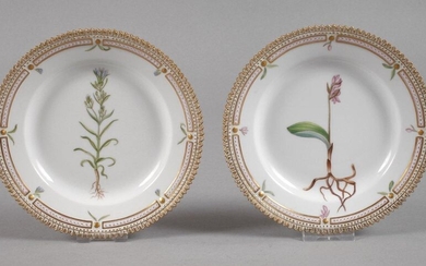 Royal Copenhagen pair of bread plates "Flora Danica