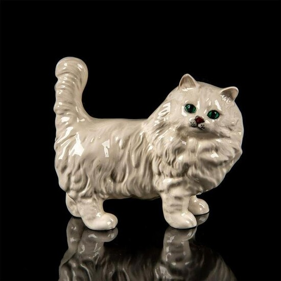 Royal Doulton Figurine, Persian Cat Standing DA132