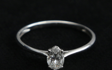 SOLITAIRE RING, 18k, white gold, 1 oval cut diamond, 0.42 ct, top crystal, VS/SI.