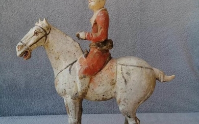 Sculpture - Pottery - A Fine Painted Grey Pottery Equestrian Figure - H 36 cm. TL test. - China - Tang Dynasty (618-907)