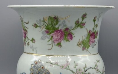 Spittoon shaped vase- Porcelain - China - Republic period (1912-1949)