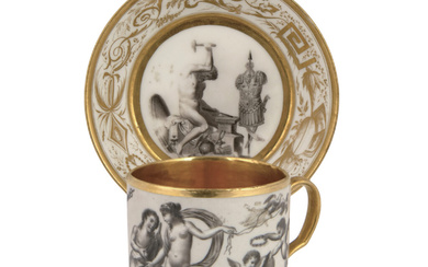 Tazza con piatto in porcellana bianca e dorata, Parigi, circa 1790