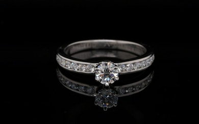Tiffany & Co. 0.50ctw VS1-VS2/F-G Diamond Plat. Ring