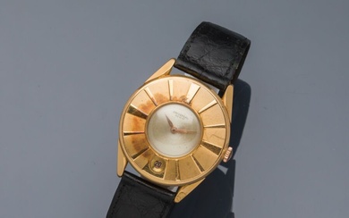 UNIVERSAL Genève Ref. 1811229 - No 100108 1. Montre bracelet d'homme le boîtier en or...