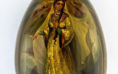 VERY FINE PAINTED RUSSIAN LACQUER EASTER EGG WITH A RUSSIAN BEAUTY