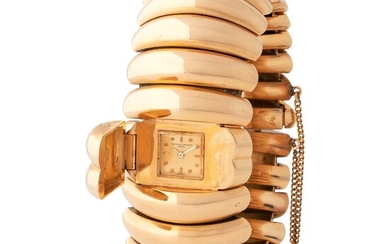 Vacheron Constantin. Fine and Elegant Lady’s Bracelet Wristwatch in Pink gold, With Concealed Dial