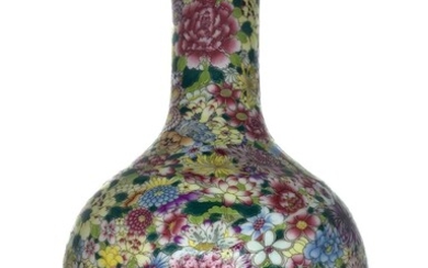 Vaso cinese in porcellana con decorazione “mille fiori”, Cina, XX secolo....