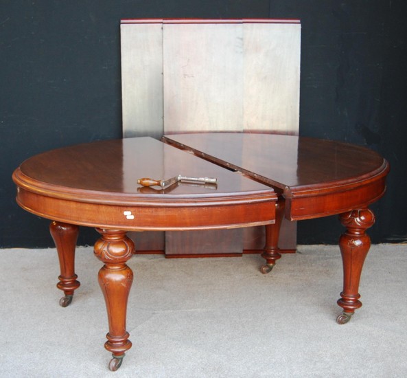 Victorian mahogany extending dining table, the moulded oval ...