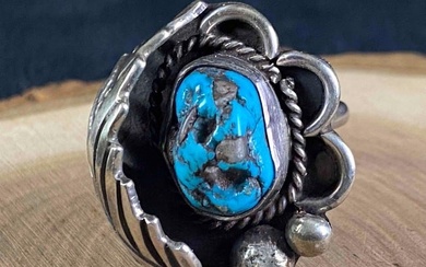 Vintage Navajo Signed V Nugget Turquoise Sterling Leaf Ring