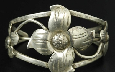 Vintage sterling silver flower bracelet