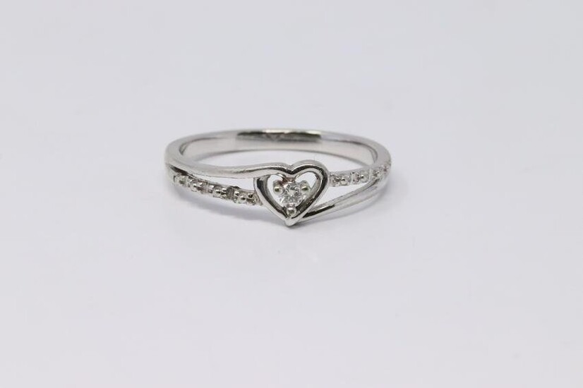 White Gold Lady's Diamond Heart Ring.