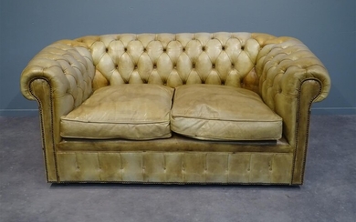 (-), leren Chesterfield 2-persoons bank, h. 75, br....