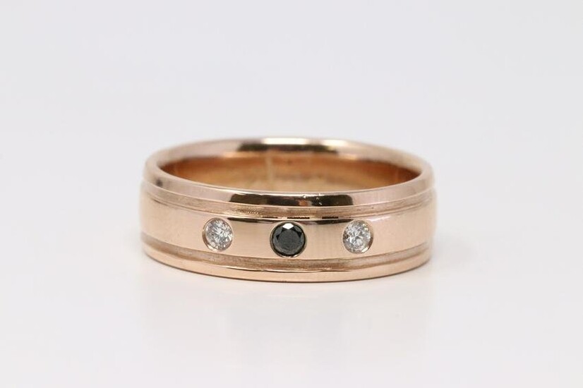 14Kt Rose Gold Diamond Ring.