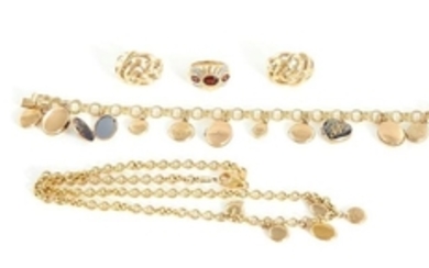 Gold earrings, necklaces and gemstone ring (5pcs)