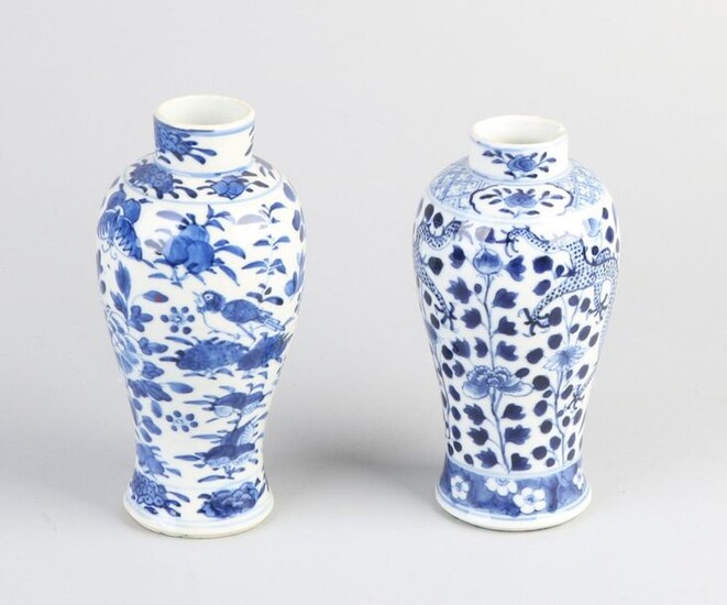2x Chinese vases