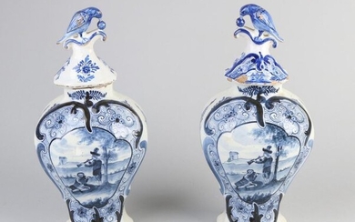 2x Delft lid vases