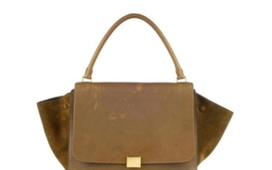 CÉLINE - a khaki leather Trapeze handbag. Featuring a