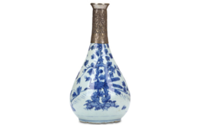 A CHINESE BLUE AND WHITE ‘PEACOCK’ BOTTLE VASE....
