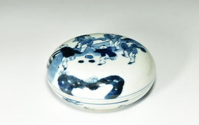 A CHINESE BLUE AND WHITE COVERED BOX