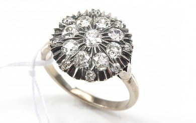 A DIAMOND DRESS RING TOTALLING AN ESTIMATED 1.56CTS, IN 18CT WHITE GOLD, SIZE N-O, 4.4GMS