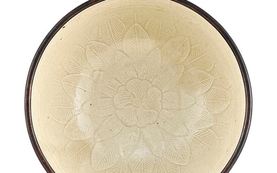 A DINGYAO MOULDED 'FLORAL' BOWL NORTHERN SONG - JIN DYNASTY | 北宋至金 定窰白釉模印花卉紋盌