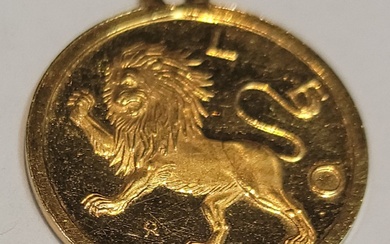 A Leo zodiac sign pendant in 14 k yellow gold