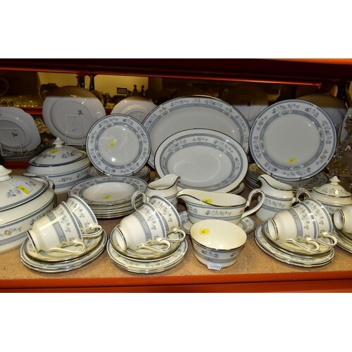 A MINTON PENROSE DINNER SERVICE, comprising eight 27cm plate...