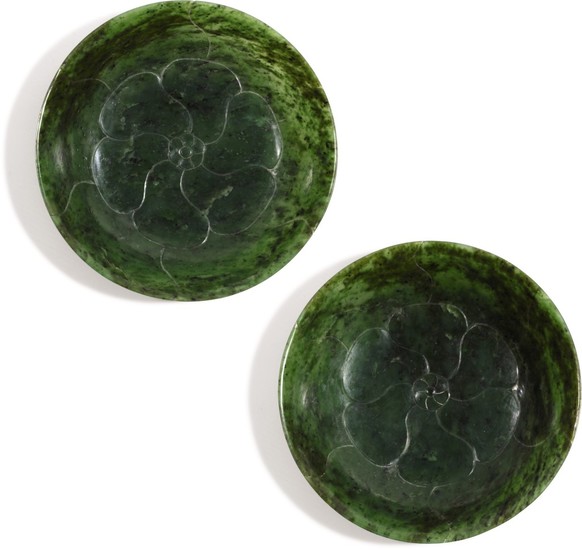 A PAIR OF SPINACH-GREEN JADE 'MALLOW' DISHES QING DYNASTY, 18TH/19TH CENTURY | 清十八/十九世紀 碧玉葵花形盤一對