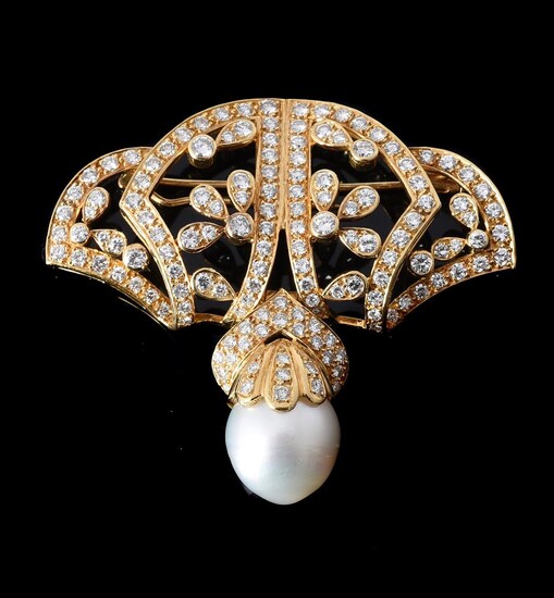 A SOUTH SEA CULTURED PEARL AND DIAMOND BROOCH