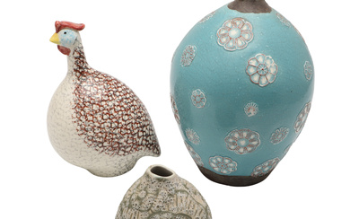 A STUDIO POTTERY VASE, A STUDIO POTTERY CHICKEN, AND ANOTHER VASE SIMILAR.