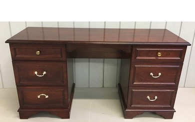 A good quality, vintage Stag dressing table. Mahogany with s...
