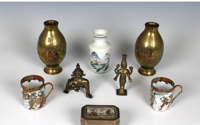 A group of Oriental wares - A pair of small Japanese mixed m...