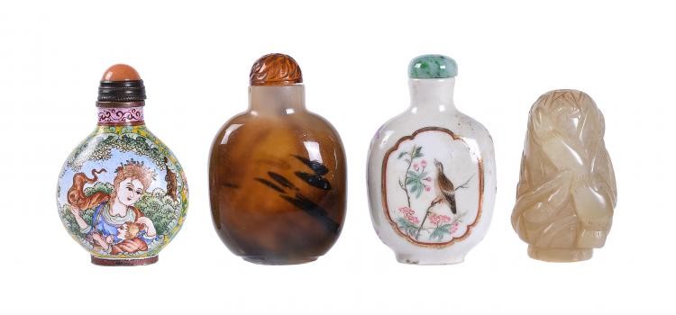 A group of four Chinese snuff bottles