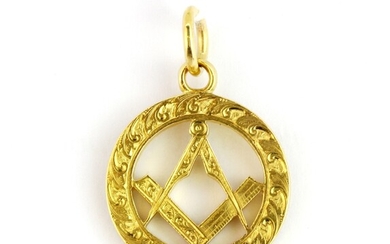 A hallmarked 15ct yellow gold Masonic pendant, L. 3cm.