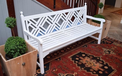 AN ORNATE TEAK BENCH FINISHED IN WHITE TWO PACK PAINT (100 X 180 X 61CM)