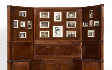 ANONYME Paravent « Souvenirs de Coco Chanel »Ensemble de 18 photos, certaines représentant Gabrielle Chanel,...