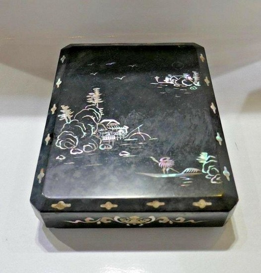 ASIAN INSPIRED Antique Wood & Mother of Pearl Inlay Box