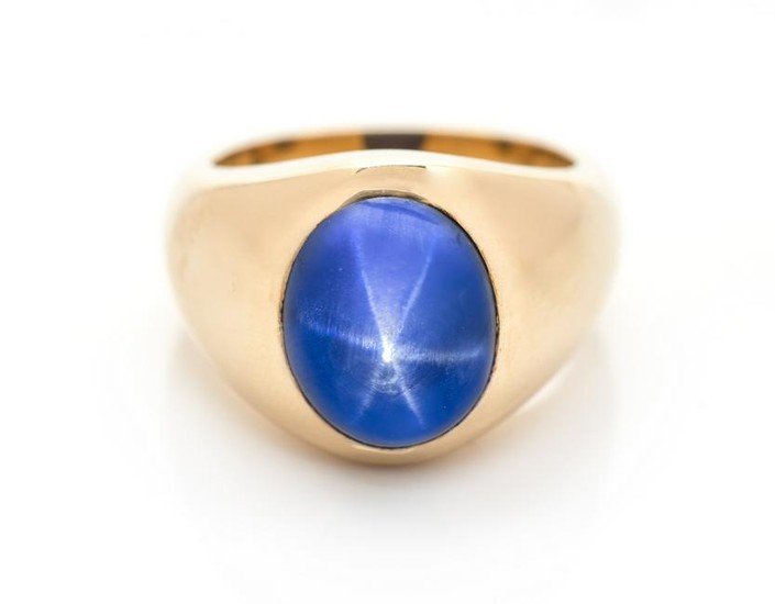 An 18 Karat Yellow Gold and Ceylon Star Sapphire Ring