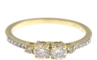 An 18ct gold diamond ring.