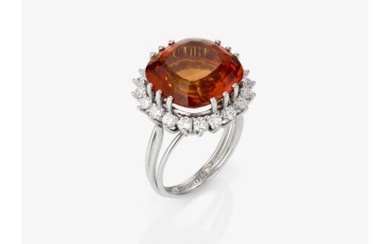 An entourage ring with a cognac-coloured citrine and brilliant-cut diamonds - Nuremberg, 1970s, Juwe