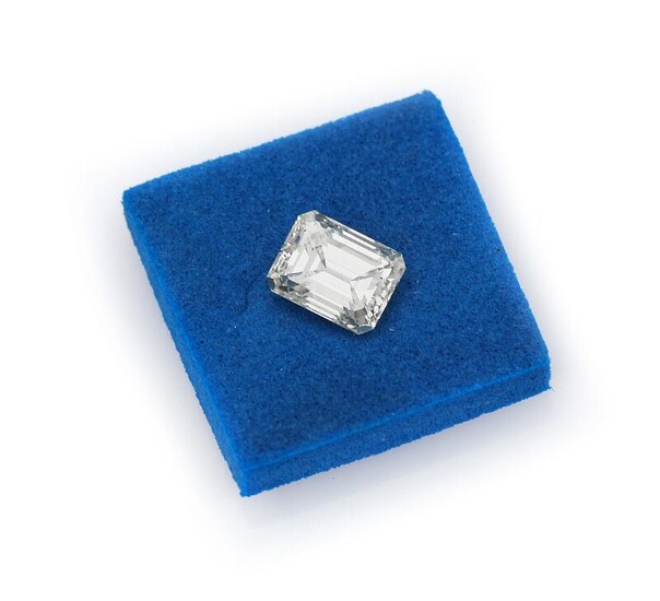 SOLD. An unmounted emerald-cut diamond weighing app. 0.53 ct. Colour: H. Clarity: IF. – Bruun Rasmussen Auctioneers of Fine Art