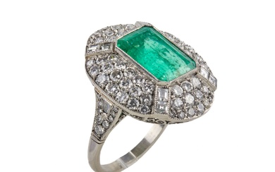 Art Deco cocktail ring with emerald and diamonds.