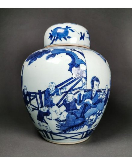 BEAUTIFUL BLUE AND WHITE CHINESE JAR WITH LID - HUGE