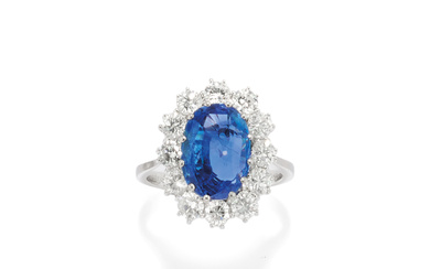 BLUE SAPPHIRE AND DIAMOND RING in 18K white gold...